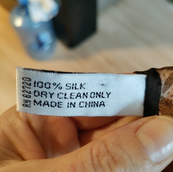 Oscar De La Renta 100% Silk Scarf - Picture 4 of 4